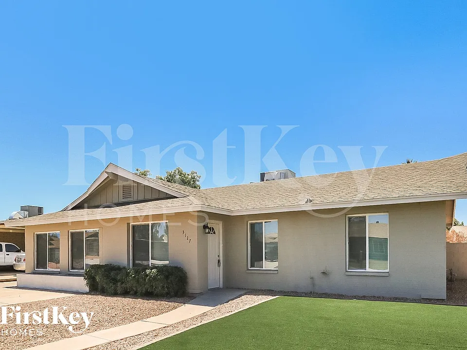 3127 W Shangri La Rd