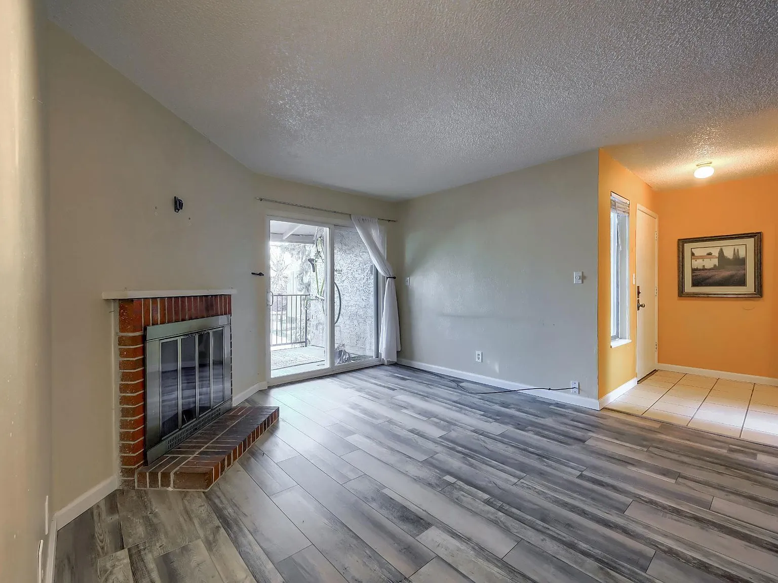 2 bed, 1065 sqft, $2,400 — Photo 2