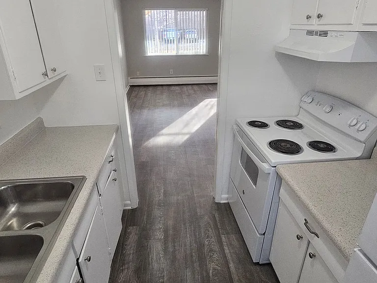 The Village Green Apartments — Photo 3