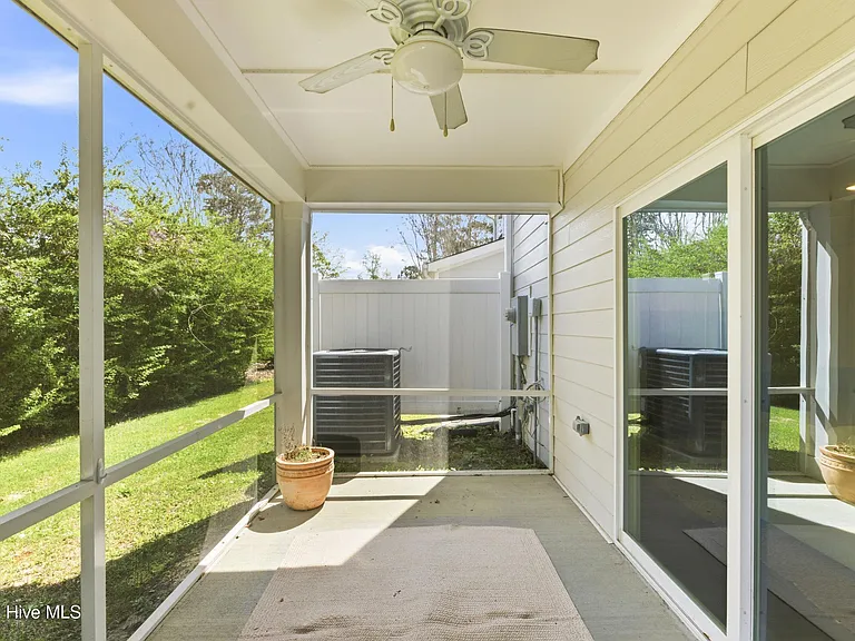 4406 Finch Ln — Photo 32