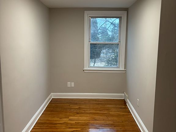 3rd image of 247 W 21st St