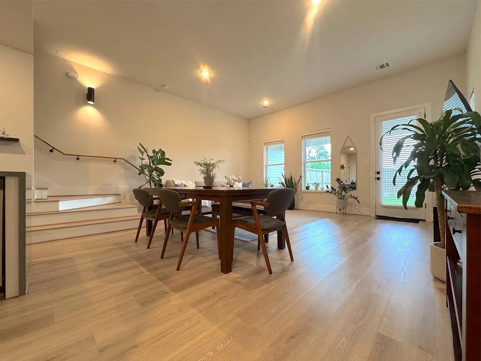 3 bed, 2.5 bath, 1720 sqft, $2,600 — Photo 3