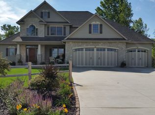 419 Highland Ct, Two Rivers, WI 54241