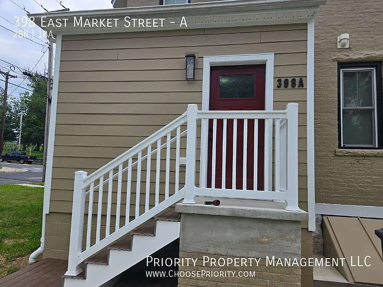 398 E Market St #A — Photo 5