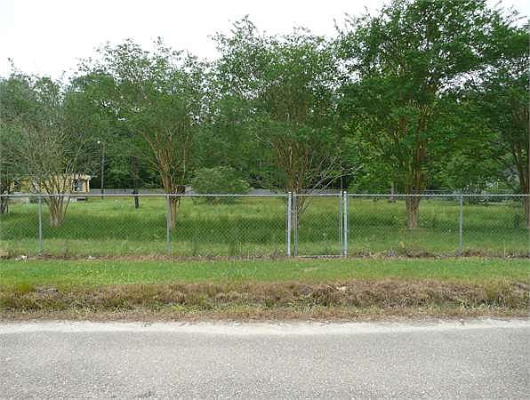 1st image of 15950 Gaylord Oaks Dr