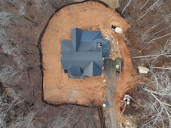 5th image of 879 Arnold Mill Rd