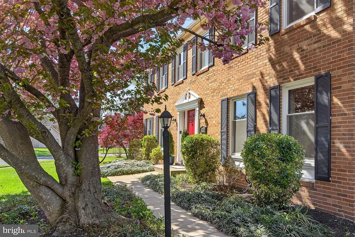 Building Photo - 2208 Halter Ln