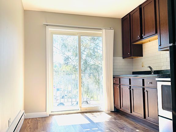 3rd image of 409 Inland Dr #2B