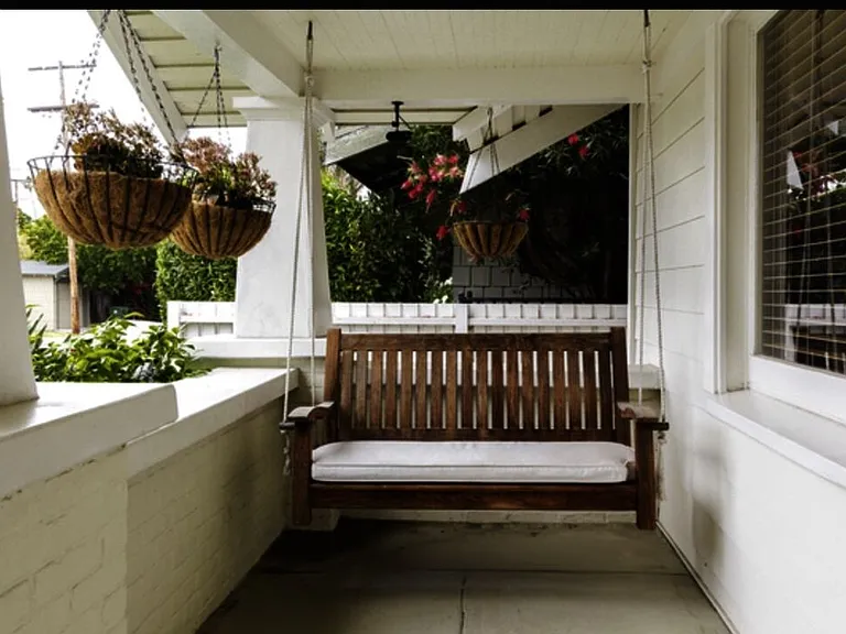 652 Woodlawn Ave — Photo 15