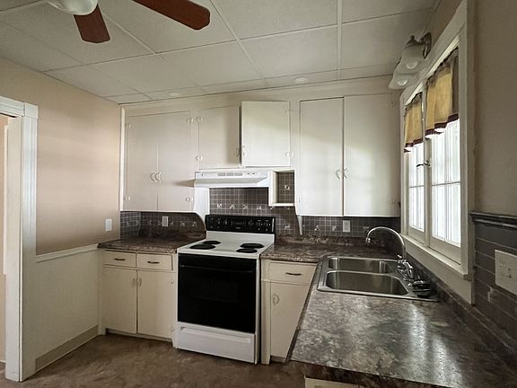5th image of 110 E Elmwood Ave #1