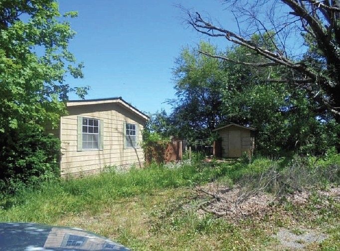 2nd image of 1428 Pope Trammel Rd