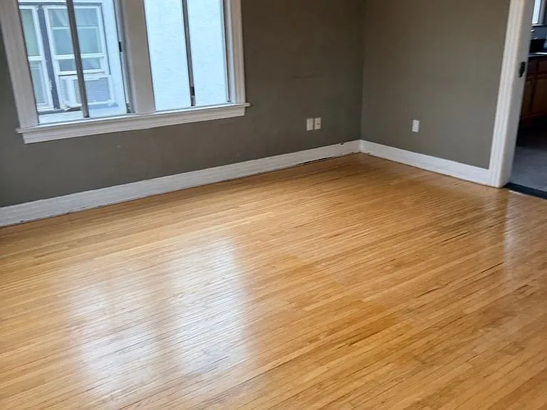 1143 N Commonwealth Ave — Photo 25