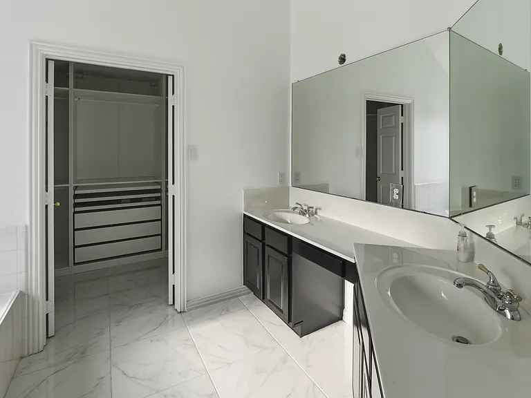 5001 Spicewood Dr — Photo 25
