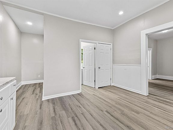 4th image of 3707 Hunt St