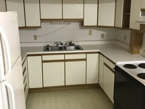 JGOFF Colonial, 309 N 9th St APT 12, Miles City, MT 59301