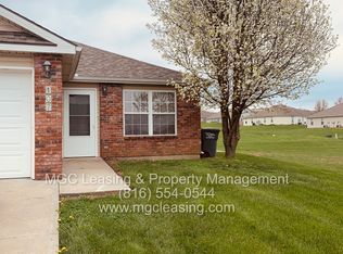 107 Golfview Dr, Pleasant Hill, MO 64080
