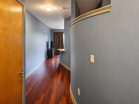 5th image of 898 Oak St SW
