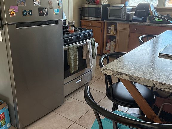 2nd image of 400 Plainfield Ave #1
