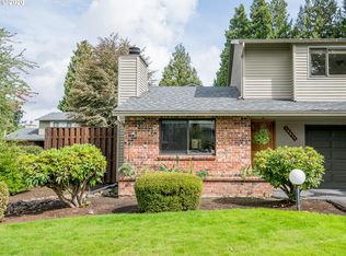 16657 NE Halsey St, Portland, OR 97230