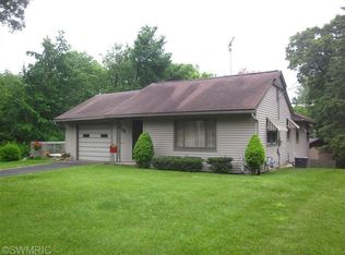 513 W High St, Greenville, MI 48838