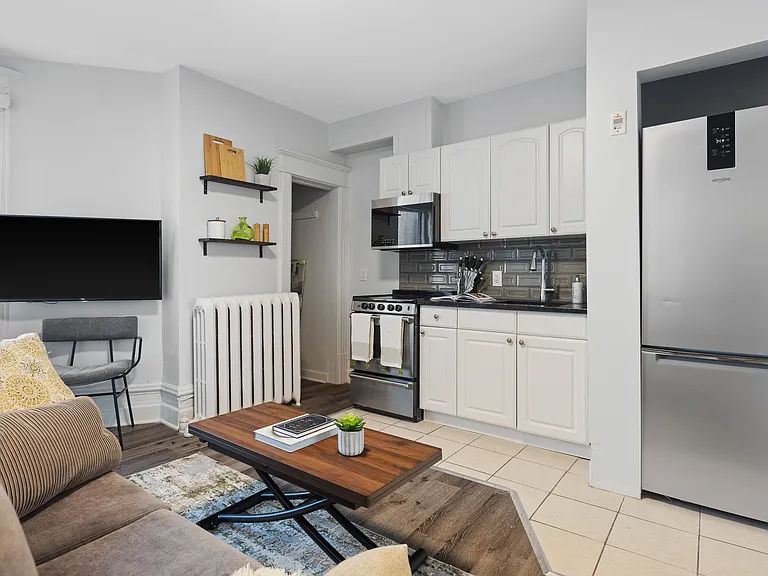 360 Friel St — Photo 13