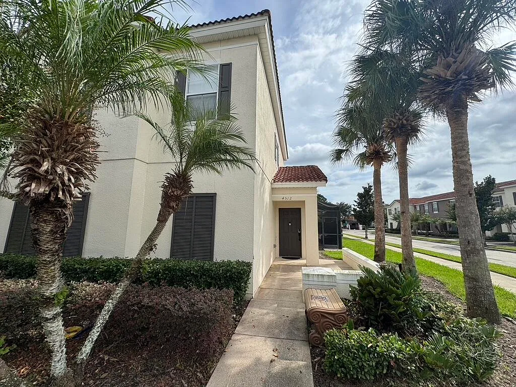 4 bed, 3.0 bath, 1636 sqft, $4,000 — Photo 2