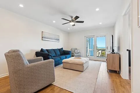 608 Carolina Beach Ave N #1B — Photo 3