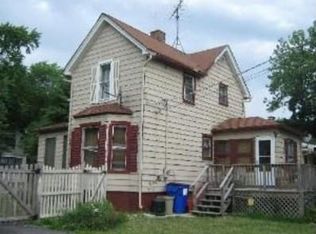 821 James Ct, Waukegan, IL 60085