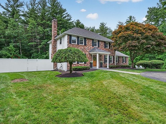 2nd image of 10 Lillian Dr