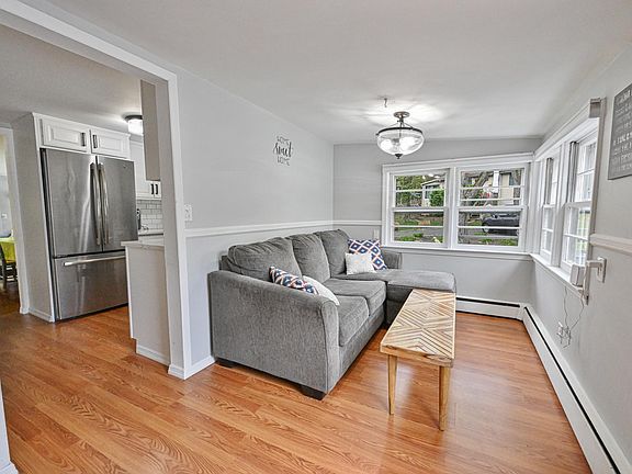 Sitting room. Side entrance.