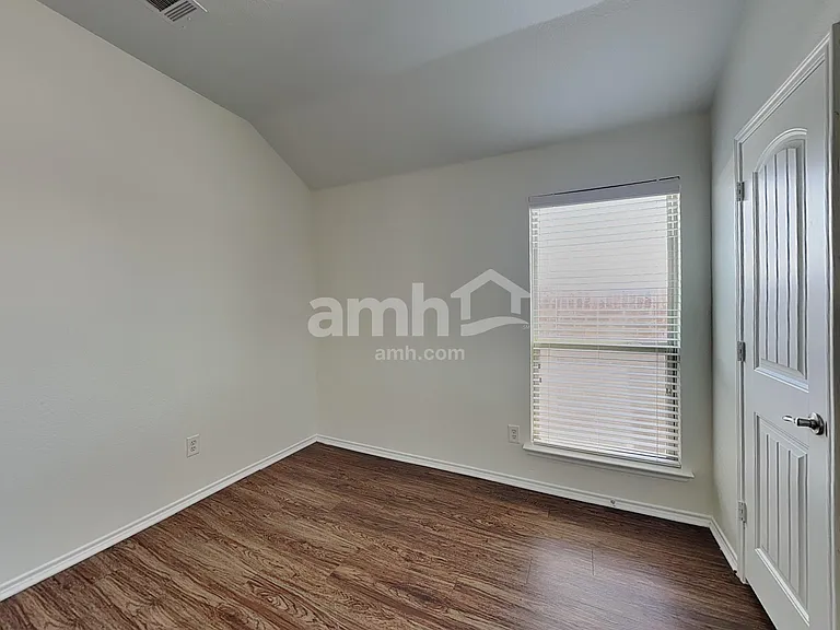 1000 Churchill Dr — Photo 17