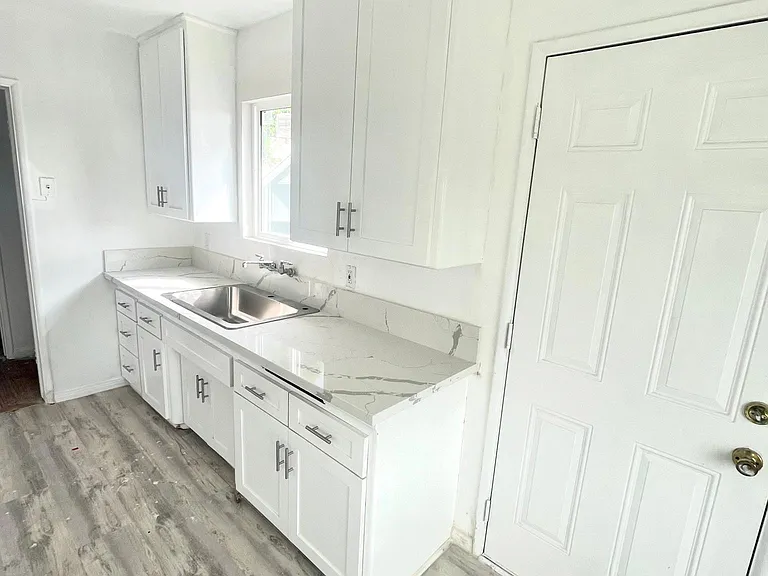 712 Edgewood St #712 — Photo 1