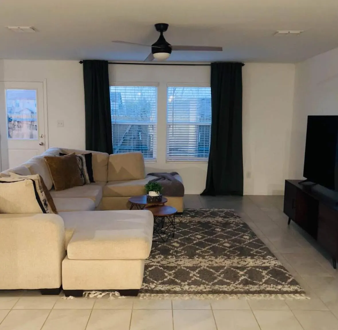 4 bed, 1739 sqft, $3,200 — Photo 2