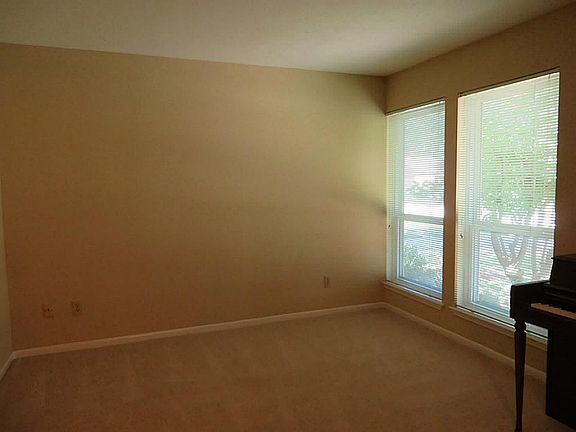 4th image of 1934 Fall Meadow Dr