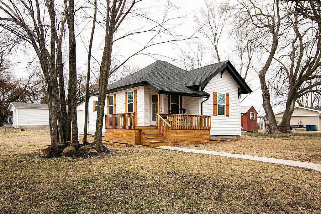 615 E Clay St, Carterville, MO 64835 Zillow