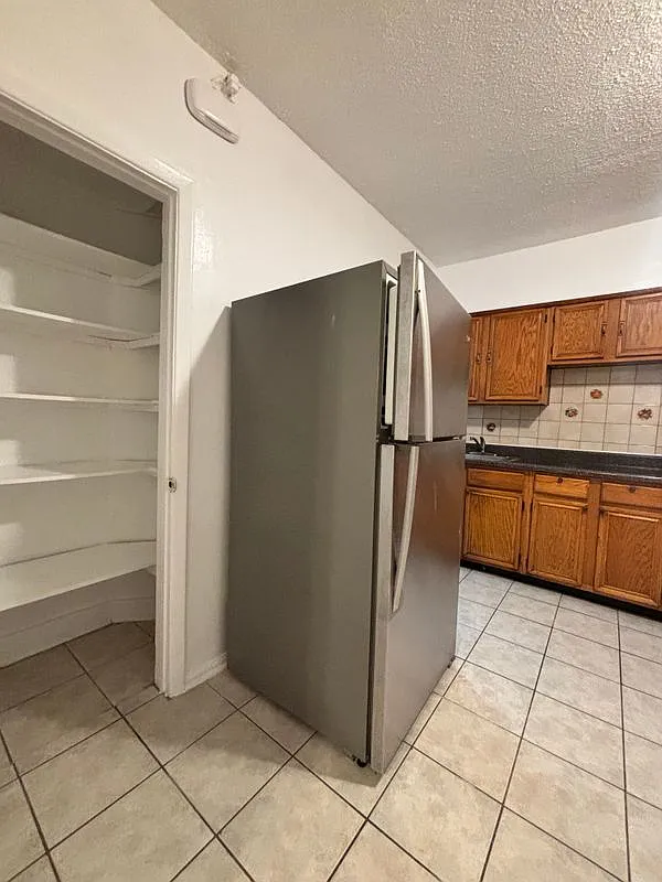 3 bed, 1.0 bath, 1100 sqft, $3,500 — Photo 3