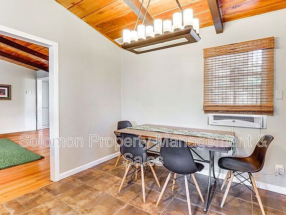 5th image of 901 Eucalyptus Ave