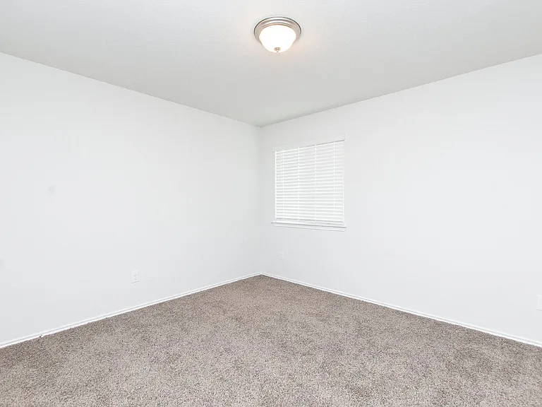2033 Mallard Ct — Photo 14