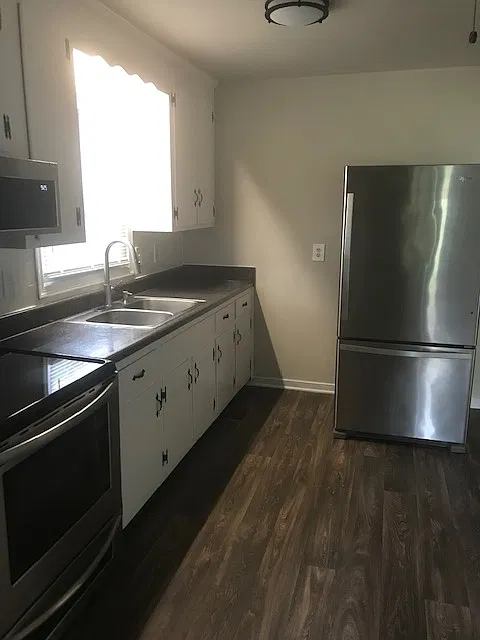 3 bed, 1050 sqft, $1,600 — Photo 2