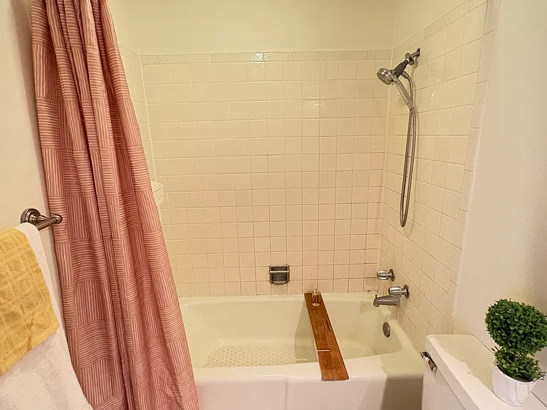 229 N B St #6 — Photo 8