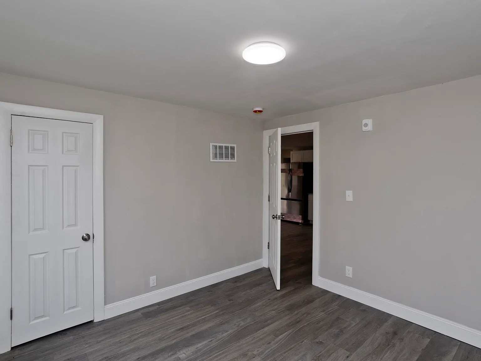 3 bed, 3600 sqft, $2,300 — Photo 3