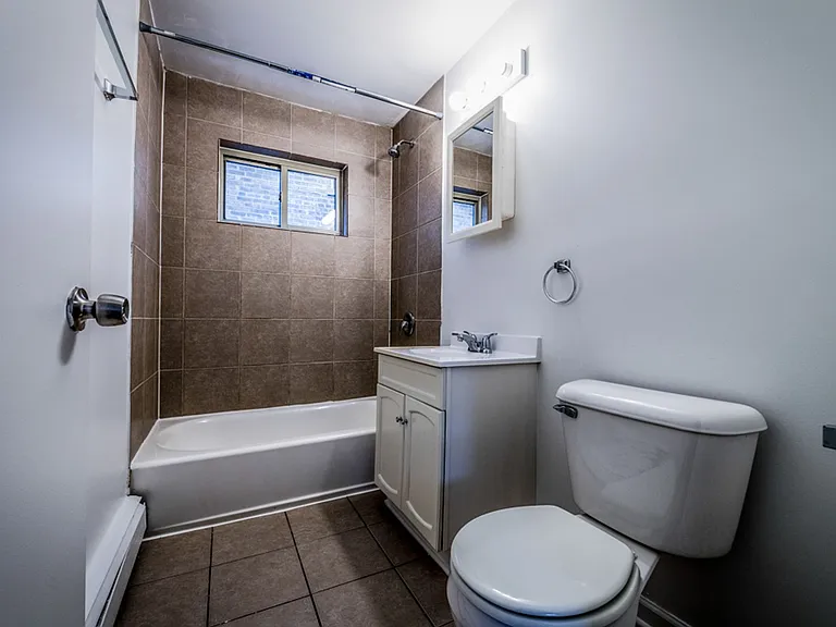 8100 S Drexel Ave — Photo 2