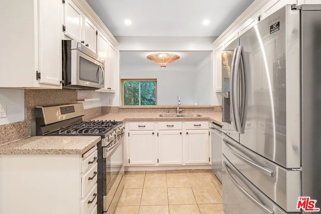 2 bed, 2.0 bath, 1190 sqft, $3,450 — Photo 4