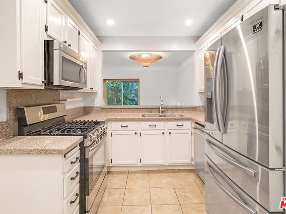 4th image of 14315 Riverside Dr Unit 210