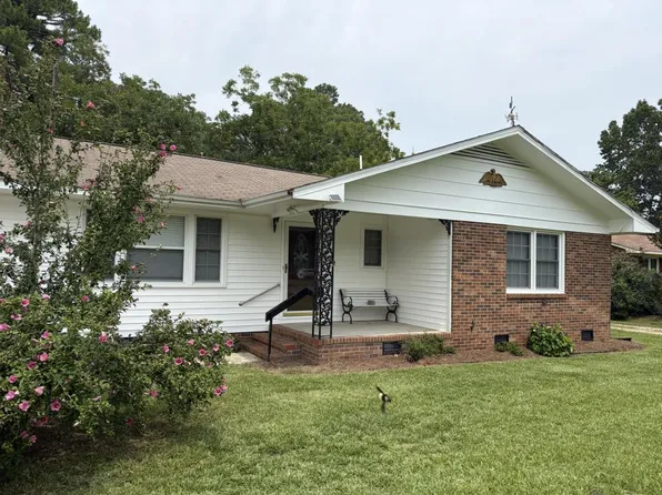 921 Lonnie Farm Rd, Pembroke, NC 28372