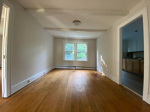 5th image of 10 Conway Pl APT 1