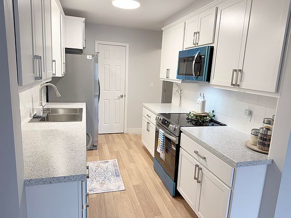 3rd image of 1523 W 40th St