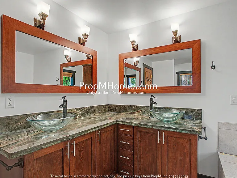 1112 Erickson St — Photo 13