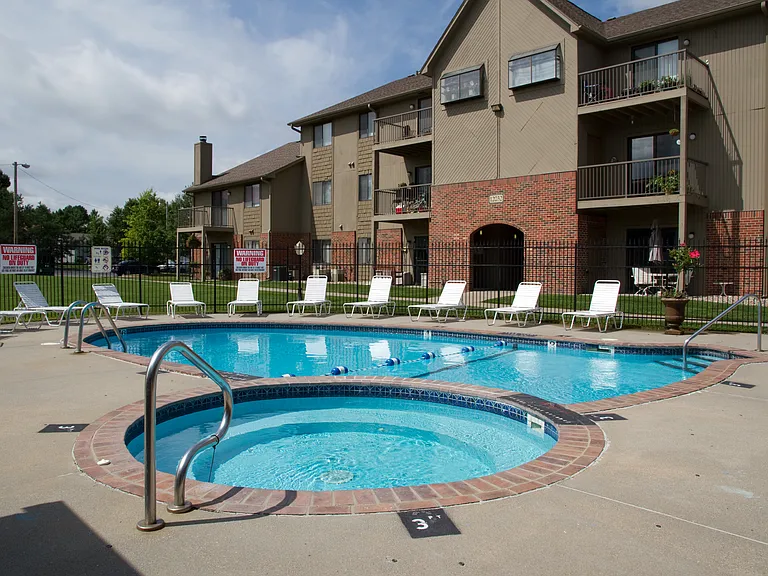 Raintree Apartments — Photo 7