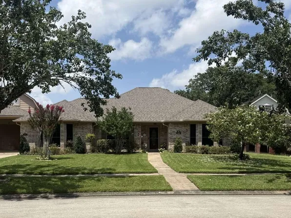 222 Willowood Dr, League City, TX 77573